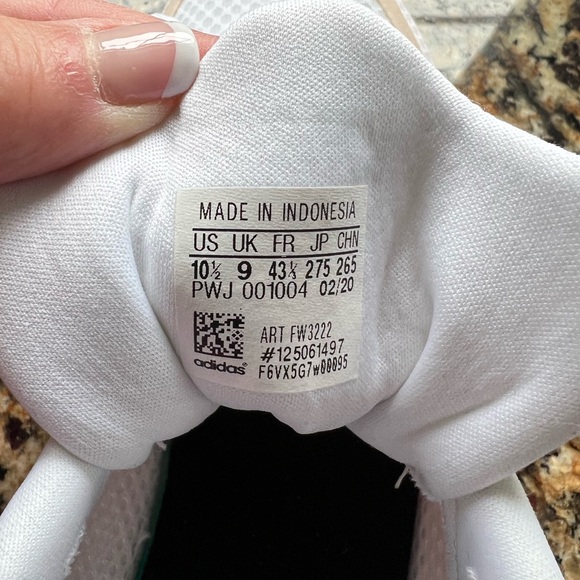 Women’s Adidas Running Shoe - Picture 10 of 10